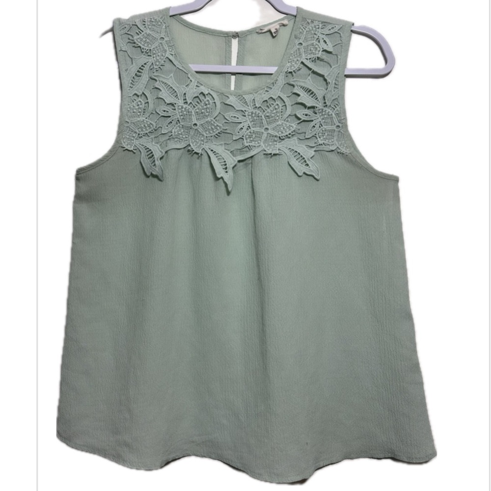 MINE Mint‎ Women's Blouse, medium, Floral lace accents Green Sleeveless Top